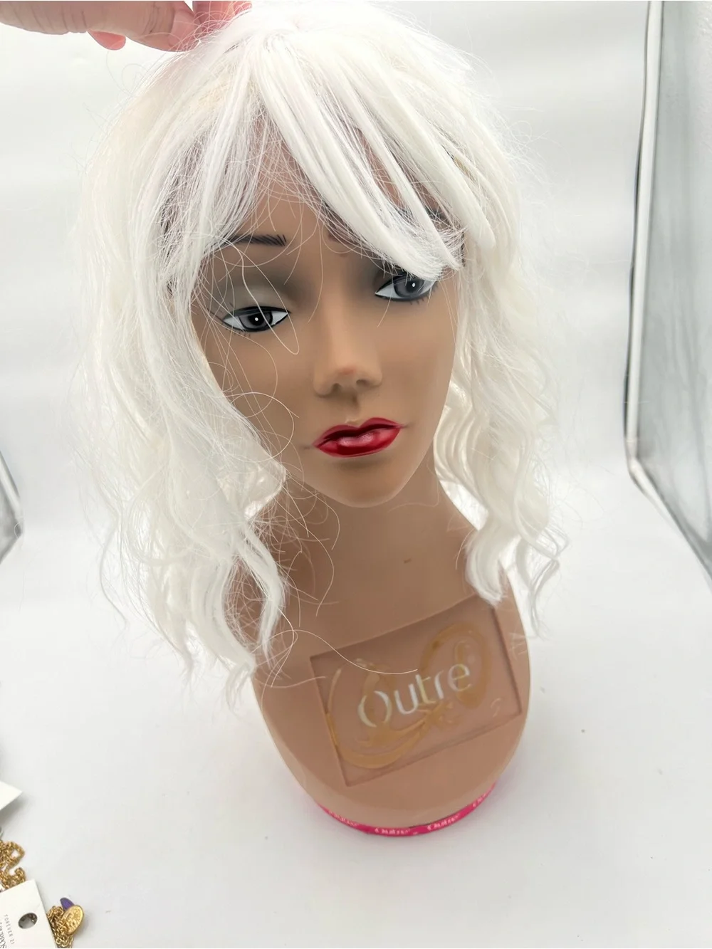 NWOT Women's White Short Wavy Synthetic Wig with Bangs Shoulder Length
